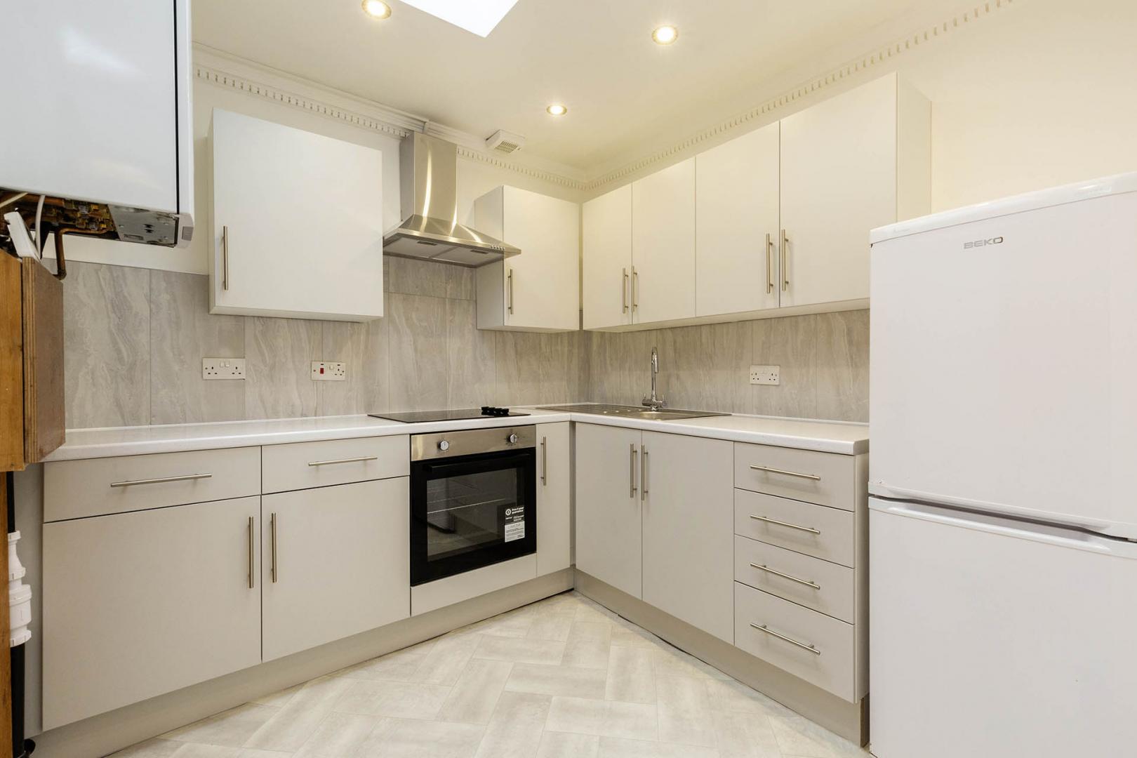 Modern Apartment Heathfield Park, Willesden Green